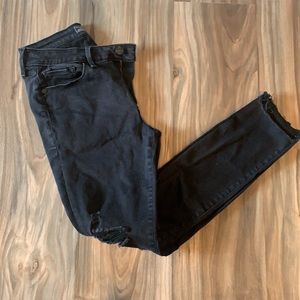 Abercrombie and Fitch - distressed black jeans